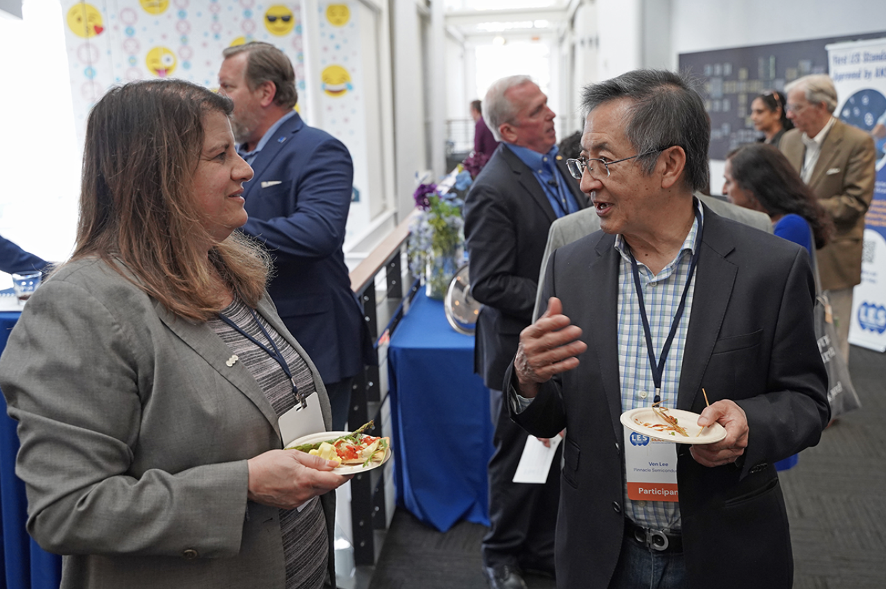 Efrat Kasznik and a male attendee, two members of LES, eat hors d’eouvres and discuss at the Silicon Valley Deal Machine, an event hosted by the Silicon Valley Chapter, which brought together over 110 innovation leaders, IP professionals, and business dealmakers at the Computer History Museum in Mountain View, California.